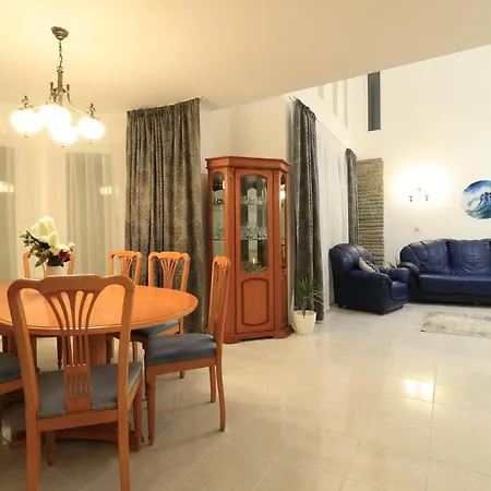Ravda Residence بيت ضيافة 4*