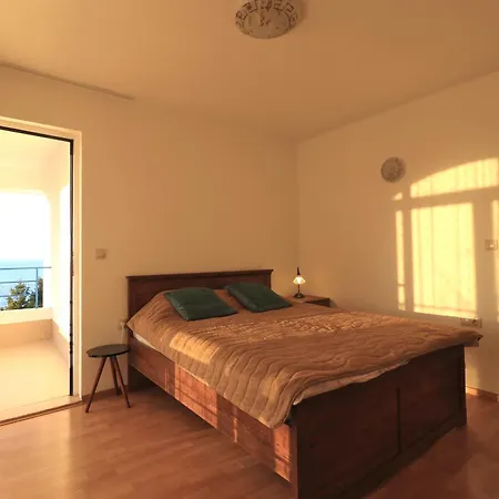 Ravda Residence 招待所 拉夫达