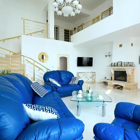 Ravda Residence 招待所 4*