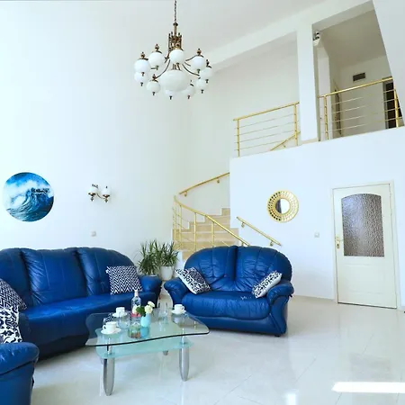 بيت ضيافة Ravda Residence 4*