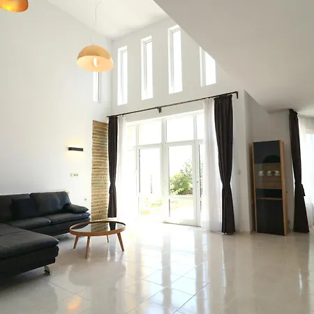 Ravda Residence 招待所 4*