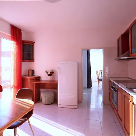 Ravda Residence 招待所 4*