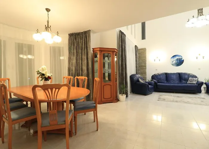 Ravda Residence בית הארחה 4*
