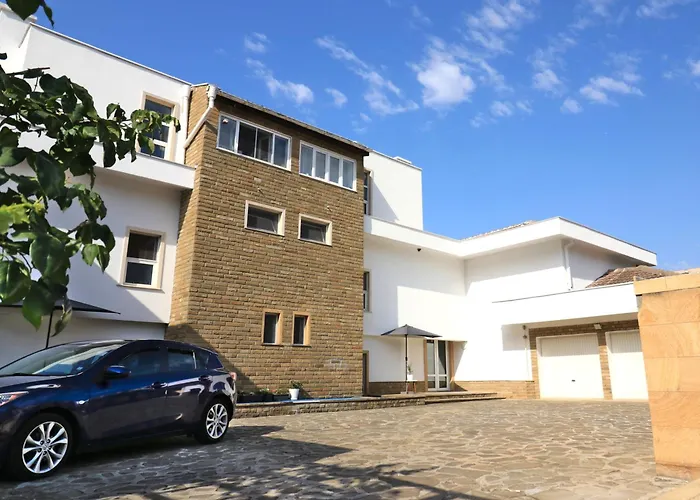 בית הארחה Ravda Residence