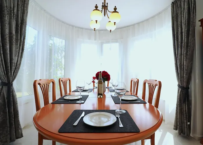 בית הארחה Ravda Residence 4*