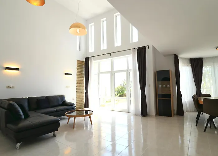 Ravda Residence בית הארחה 4*