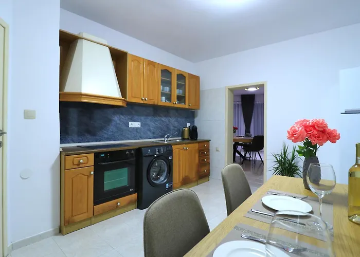 Ravda Residence בית הארחה 4*